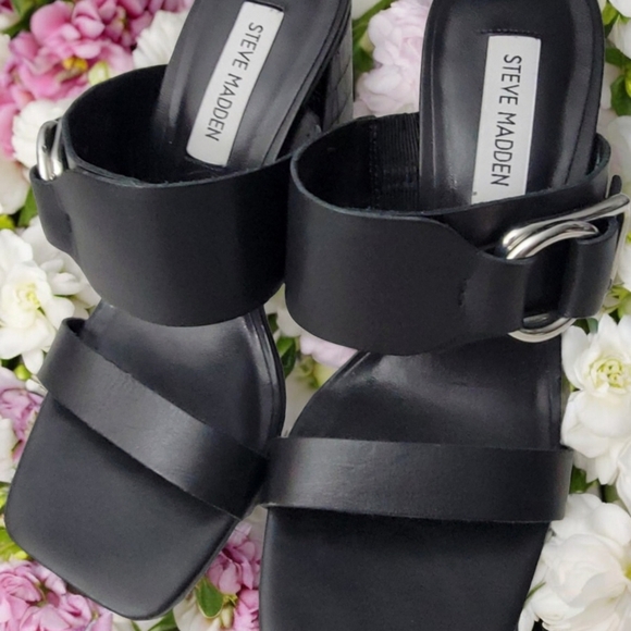 Steve Madden woman's size 7M in excellent condition. Leather upper. - Picture 2 of 16